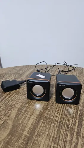 Caixa de som para pc quadrada