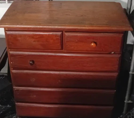 Cômoda de 6 gavetas de angelim