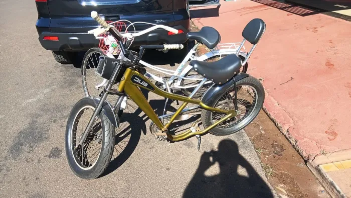 Vendo uma bicicleta chopper