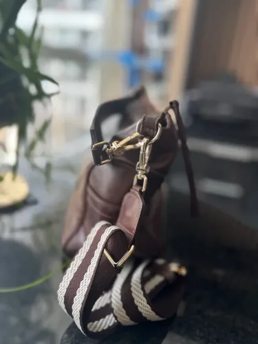 Bolsa couro. Oportunidade.