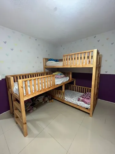 Cama treliche em L de canto