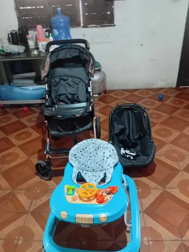 Kit carrinho de bebe, andaja, e bebe conforto R$ 770