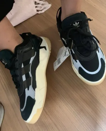 Tênis Adidas NOVO 35 