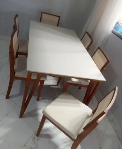 Mesa de jantar em madeira 6 cadeiras 