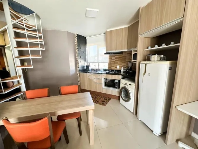 Apartamento duplex 1 quarto em Canasvieiras - 100m da Praia - Mobiliado