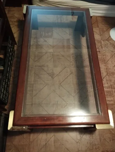 Mesa de centro (madeira e vidro) 1,23m(C)x74cm(P)x36cm(A)