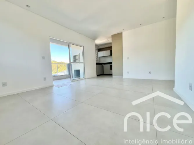 Apartamento semimobiliado para locação, 3 quartos sendo 1 suíte, 2 vagas de garagem, bairr