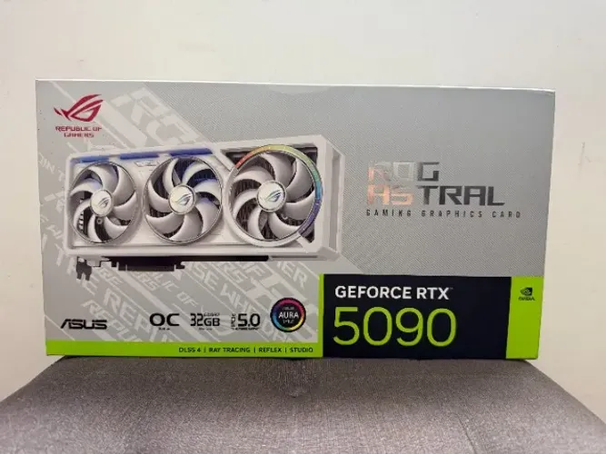 Asus Rog Astral RTX 5090 White Edition OC, 32GB, GDDR7