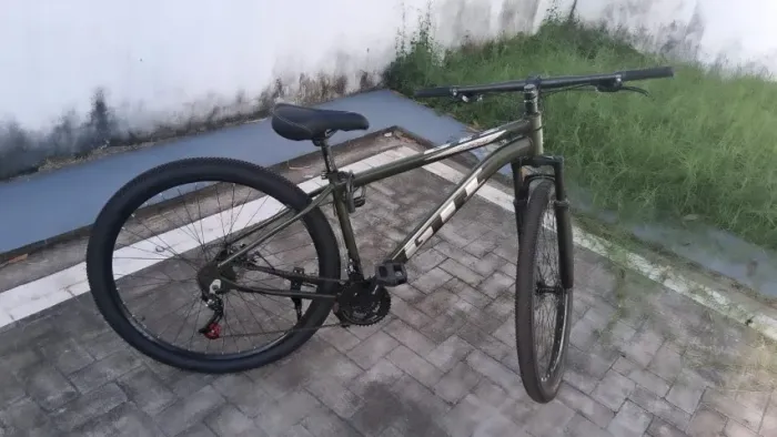 Bicicleta GTI Verde Militar Aro 29 - Praticamente Nova (1 Mês de Uso) + Acessórios e Nota