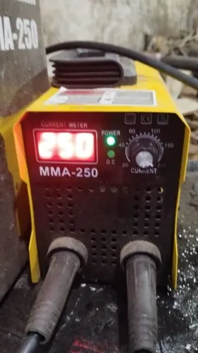Máquina de solda /220 volts