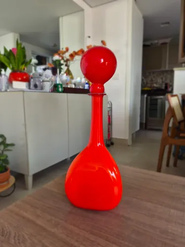 Garrafa Bola de Murano Vermelha, com interior leitoso branco, anos 50/60.