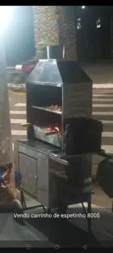 Carrinho de espetinho e de açaí