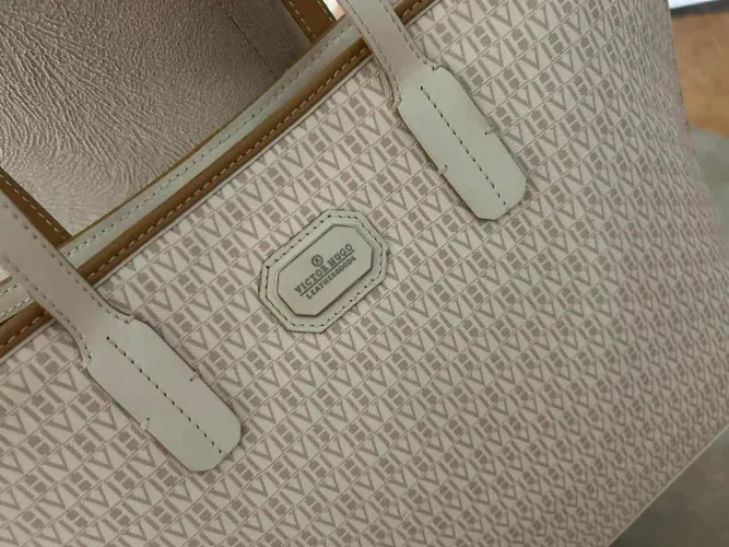 Bolsa Victor Hugo Original grande sem avaria com caixa e certificado R$900