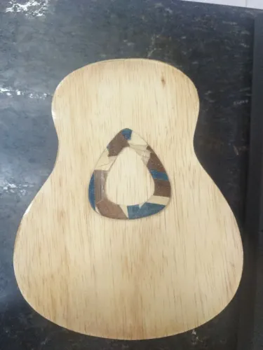 Corpo de Ukulele em construção, laminado