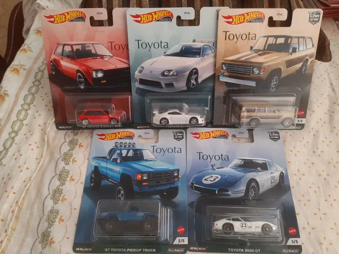 Carrinhos hot wheels linha premiun car culture Toyota, LEIA DESCRIÇÃO.