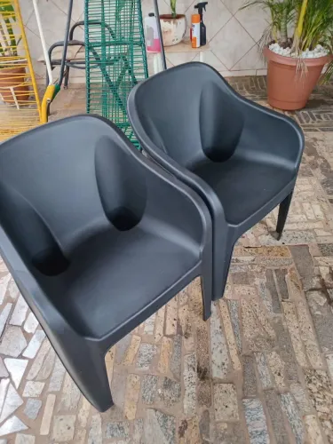 Vendo 2 cadeiras externas super reforçadas se precisar levo em casa estão semi novas