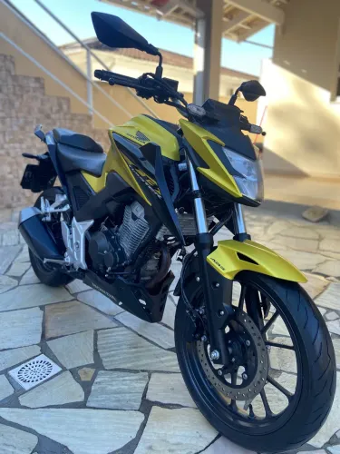 Vendo CB300 único dono *relíquia*