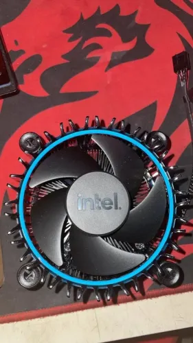 ? COOLER ORIGINAL INTEL ?