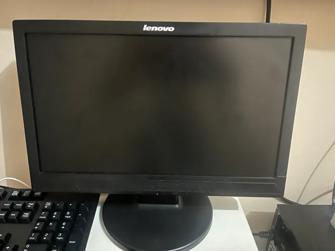 Monitor 16 polegadas
