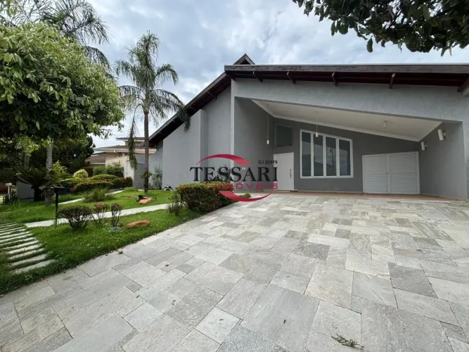 Casa em condomínio com 03 quartos suítes disponível para locação Damha II