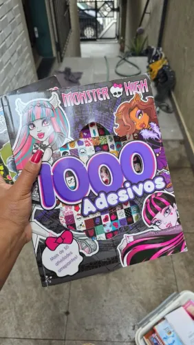 Livro de Adesivos Monster High (novo)