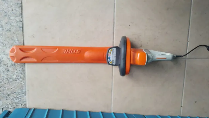 Podador elétrico para jardinagem 