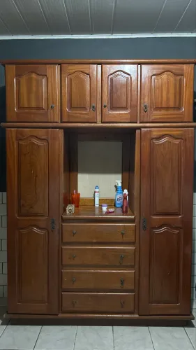 Vendo Guarda-roupa usado madeira maciça 