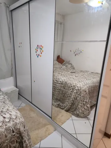 Guarda roupa espelho