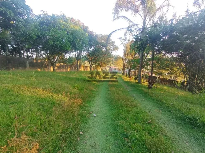 Chácara à Venda em Atibaia |- Piscina / Campo de Futebol e Área Gourmet