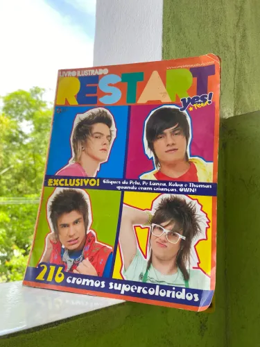 Livro Ilustrado / Álbum de Figurinhas da Banda Restart (Yes!Teen / On Line Editora)