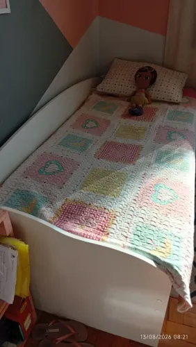 Cama com bicama branca