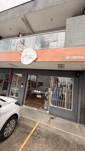 Loja de roupas a venda no Iririú