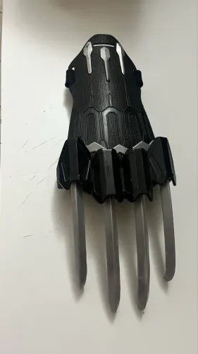 Garra retrátil Pantera Negra