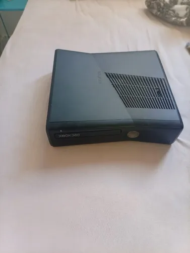 Xbox 360 com 12 jogos e 1 controle