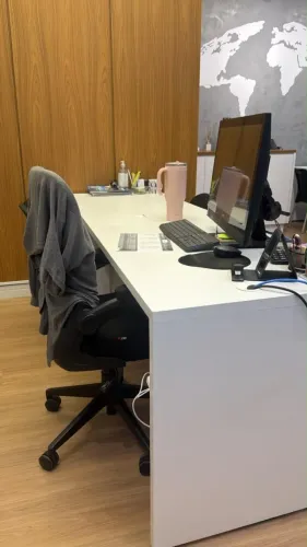 MESA COM DUAS POSICOES PARA ASSENTO