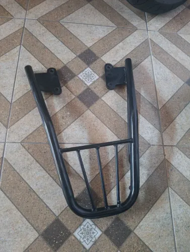 Suporte para baú para moto cb300