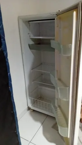 Vendo uma geladeira Consul 280 litros