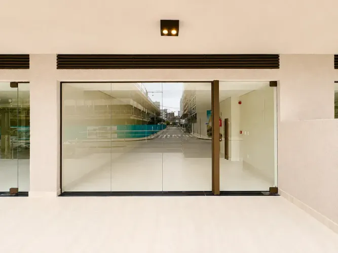 Sala Comercial 01 Nova para Locação em Perequê Porto Belo | 83 m² Privativos + Garagem