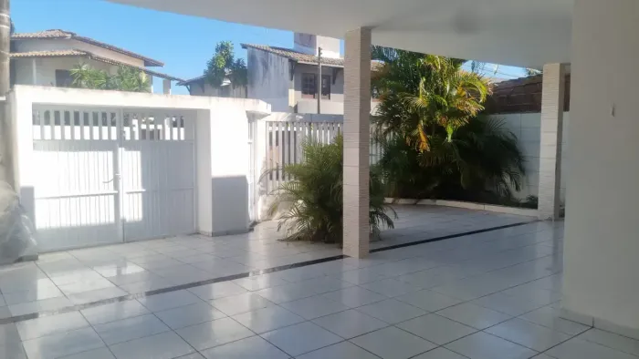 Imóvel para aluguel possui 240 metros quadrados com 3 quartos em Antares - Maceió - AL