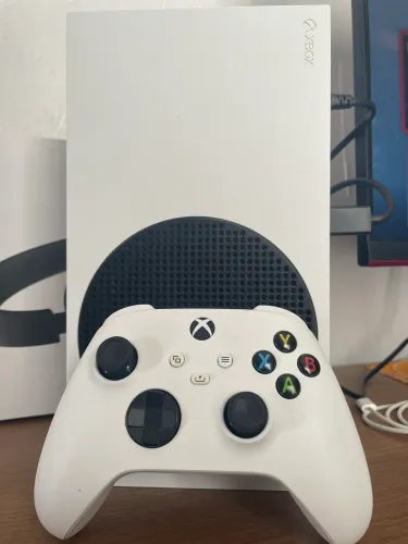 Xbox séries s com analogias magnéticas no controle