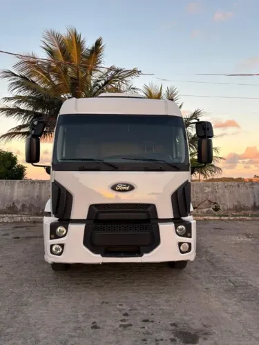 Vendo Caçamba Ford 2431 6x2, Cabinada Leito, modelo 2019