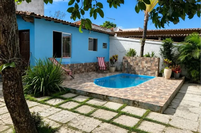 Casa Térrea com Piscina em Unamar, Cabo Frio - Rua das Violetas, R$ 270 mil