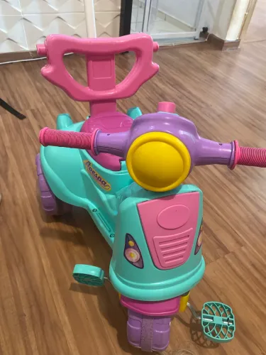 Velotrol Avespa menina com guia