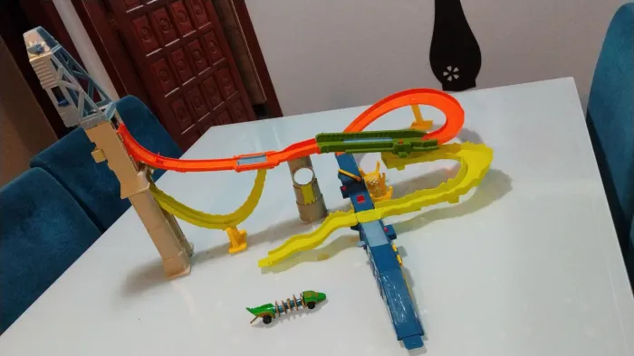 Para ir logo  Pista Hotwheels monster machine 