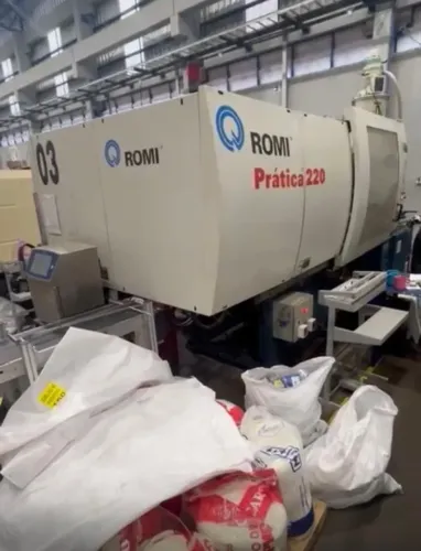 Maquina injetora termoplástica ROMI, Pratica 220, 220T, ano 2009
