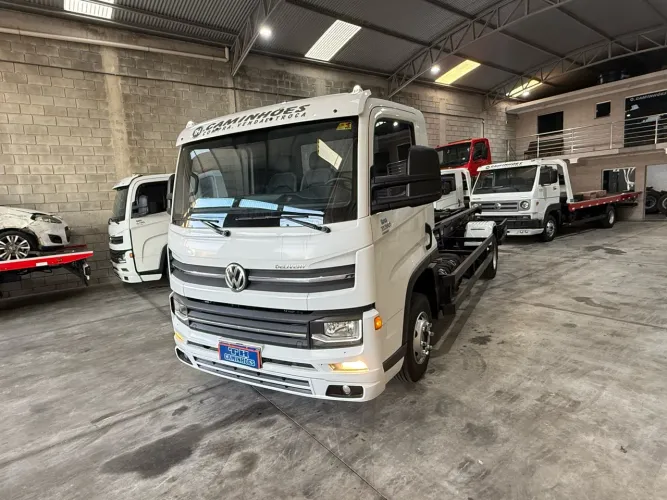 Vw 11180 prime 2023 com apenas 48 mil kms