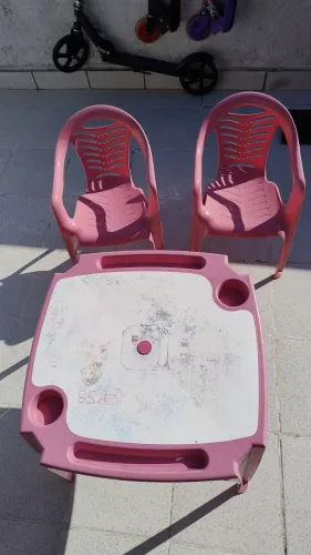 Mesa e cadeiras infantil