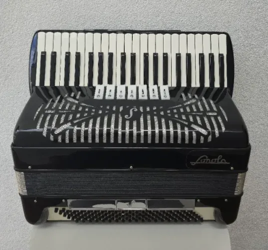 Acordeon Sonola 4ª de voz Oitavada - 46,5cm, 10,5kg
