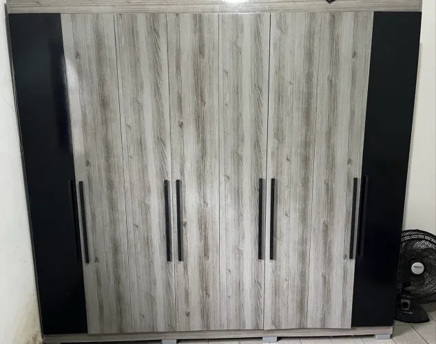 Guarda-roupa 8 portas + 4 gavetas