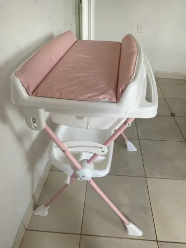 banheira e trocador de menina 